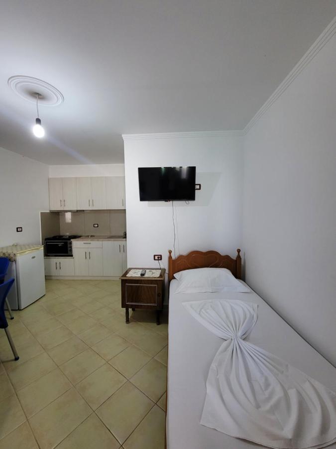 Petrefi Apartments Ksamil Exterior foto